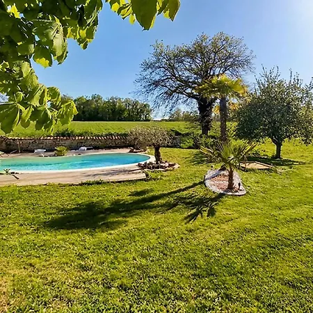 Дом отдыха Charmante Maison Avec Piscine Cierzac